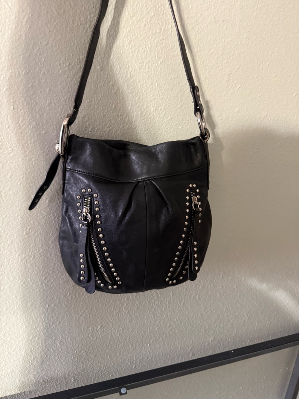 B. Makowsky Black Genuine Leather Studded Shoulder Bag Magnetic Closure - Picture 3 of 7